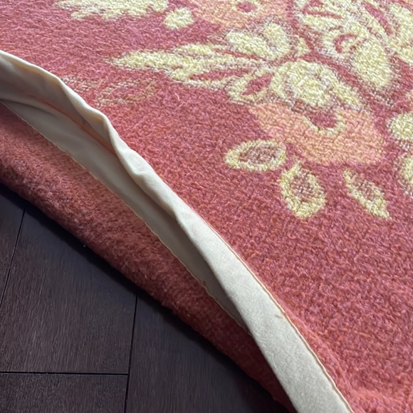 Vintage Queen Sized Blanket - Picture 4 of 5